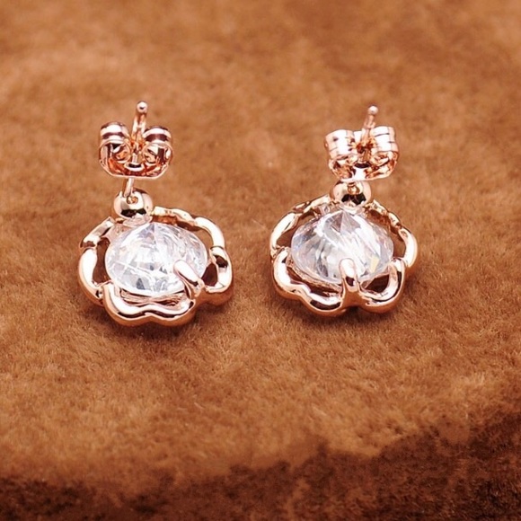 NEW💙💎🌹ROSE💛💗GOLD💗💛COLOR CZ ROSE STUDS🌹💎💙 - Picture 4 of 7